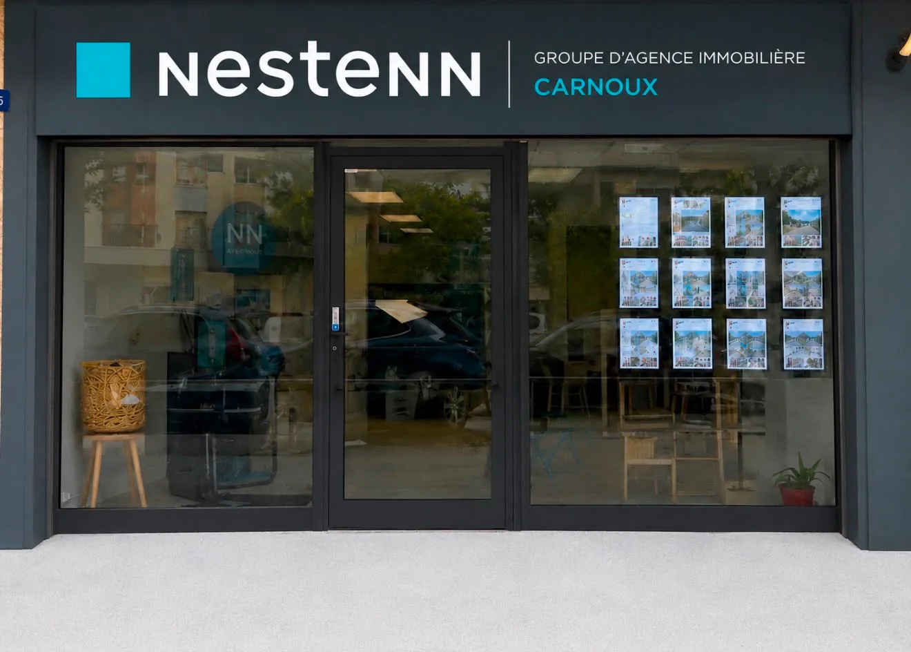 La devanture de l'agence Nestenn Carnoux, 15 avenue Lavoisier