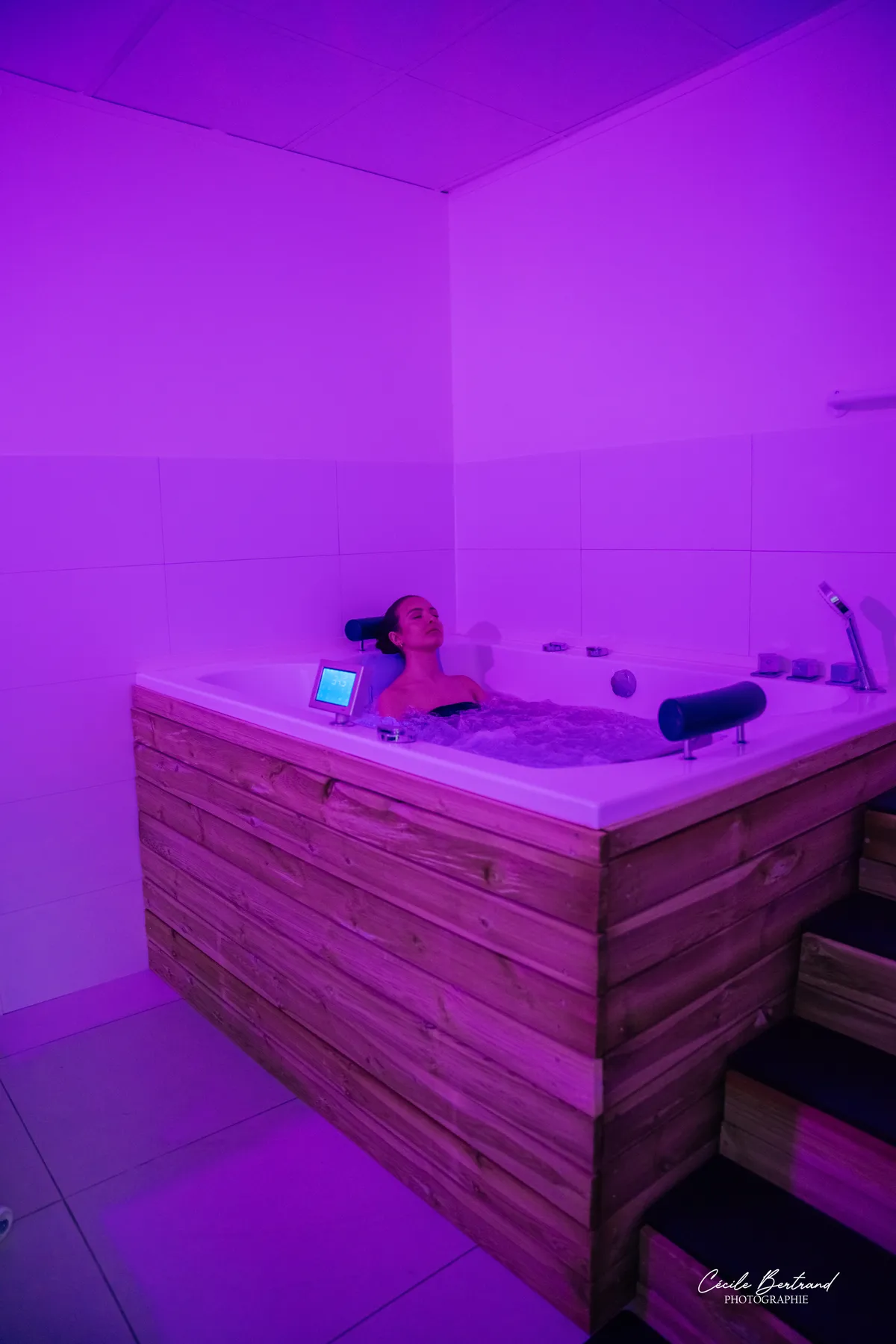 Balnéothérapie au Temps d'un Instant : bain hydromassant en chromothérapie